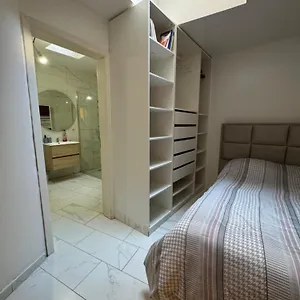 Appartement Yacine Gadio, Bruxelles